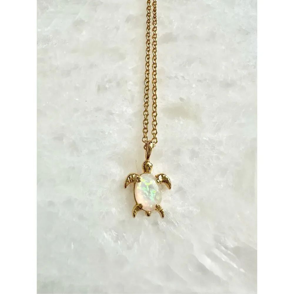 Opalescence sea turtle pendant gold color necklace ￼